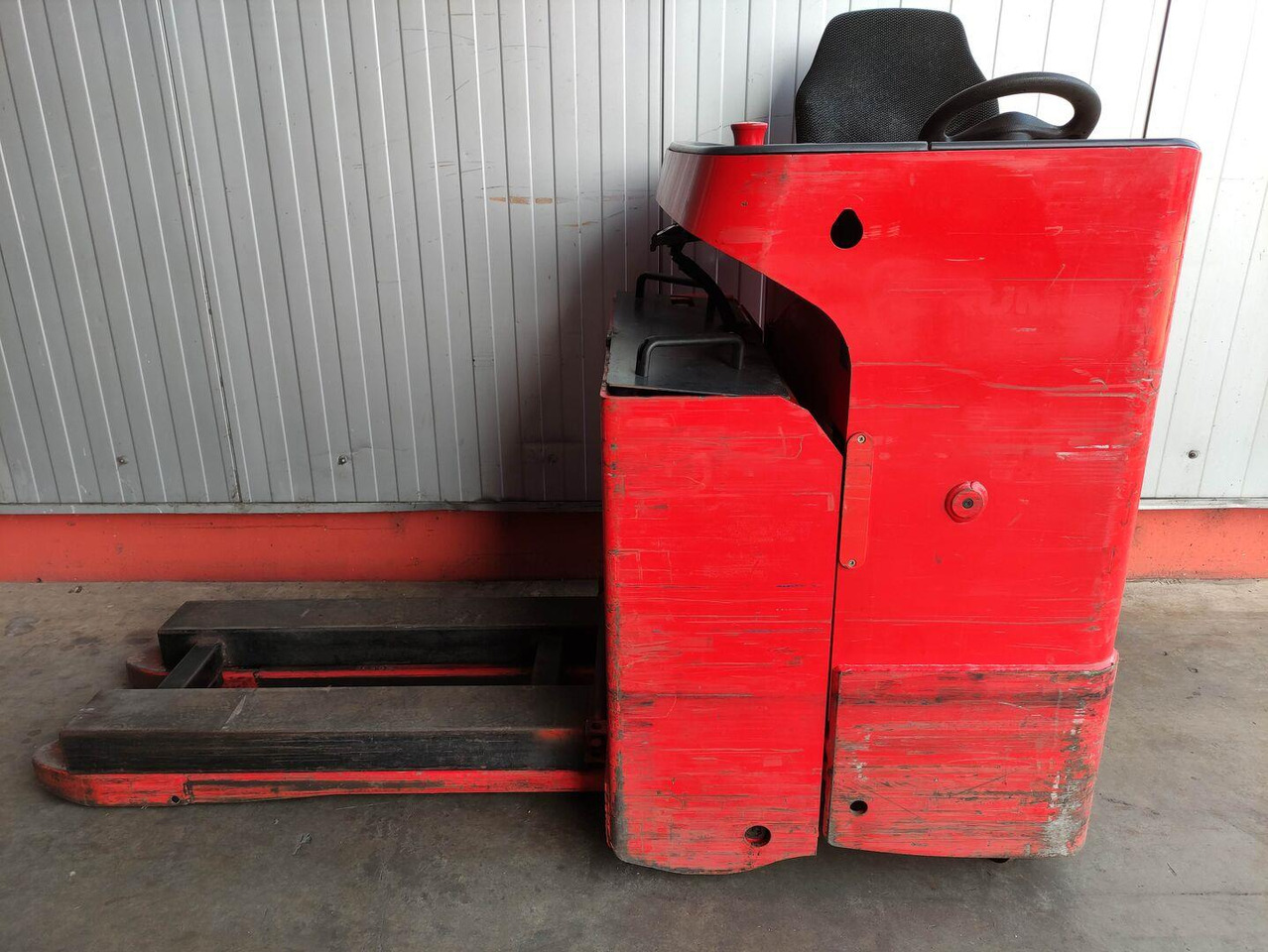 Linde T20R (mit Sitz) - Pallet truck: picture 1 Linde T20R (mit Sitz) - Pallet truck: picture 1