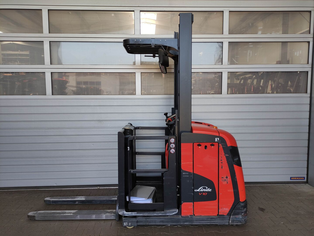 Linde V10-02 - Order picker: picture 2 Linde V10-02 - Order picker: picture 2