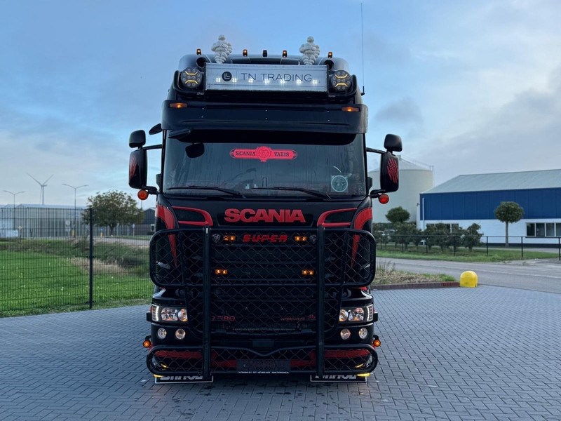 Scania R580 V8 SHOWTRUCK, VOLLUCHT, LEER, RETARDER, BULLBAR, 3.15WB. - Tractor unit: picture 4 Scania R580 V8 SHOWTRUCK, VOLLUCHT, LEER, RETARDER, BULLBAR, 3.15WB. - Tractor unit: picture 4