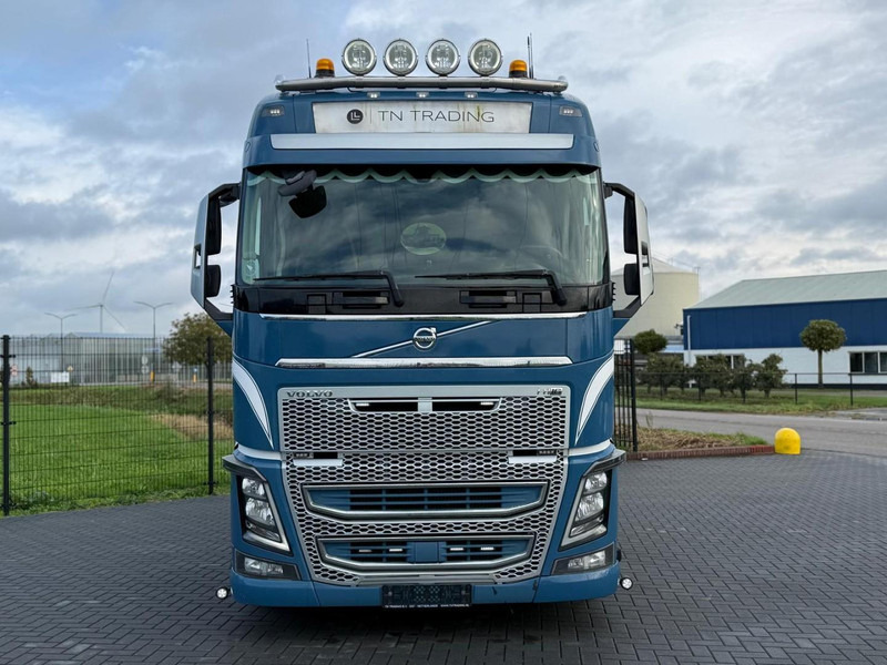Volvo FH16.650 VOLLUCHT, HYDRAULIEK, SHOW INTERIEUR, DYNAMIC STEERING. - Tractor unit: picture 4 Volvo FH16.650 VOLLUCHT, HYDRAULIEK, SHOW INTERIEUR, DYNAMIC STEERING. - Tractor unit: picture 4