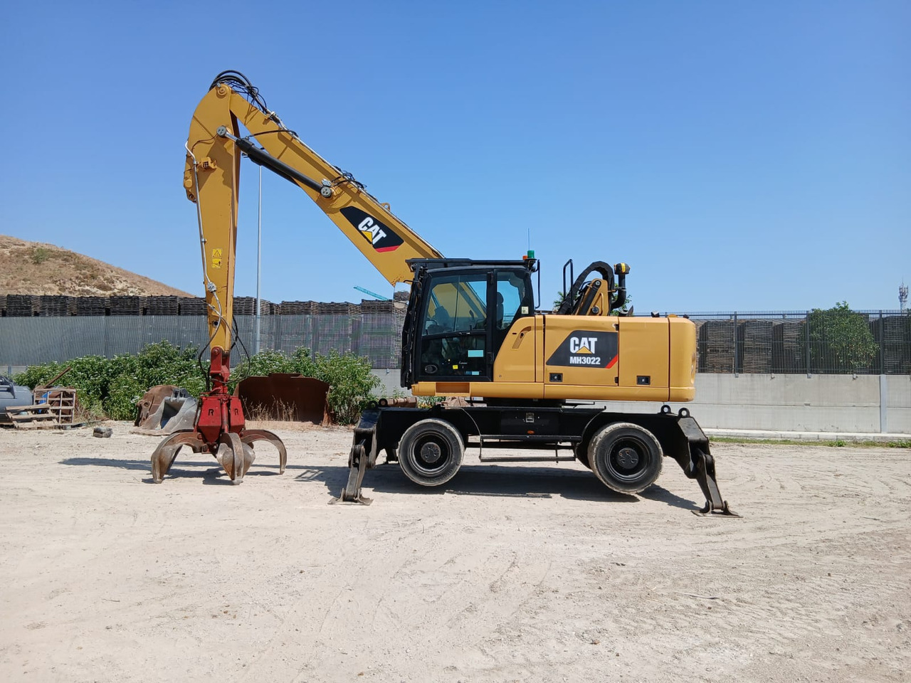 CATERPILLAR 3022 - Wheel excavator: picture 1 CATERPILLAR 3022 - Wheel excavator: picture 1