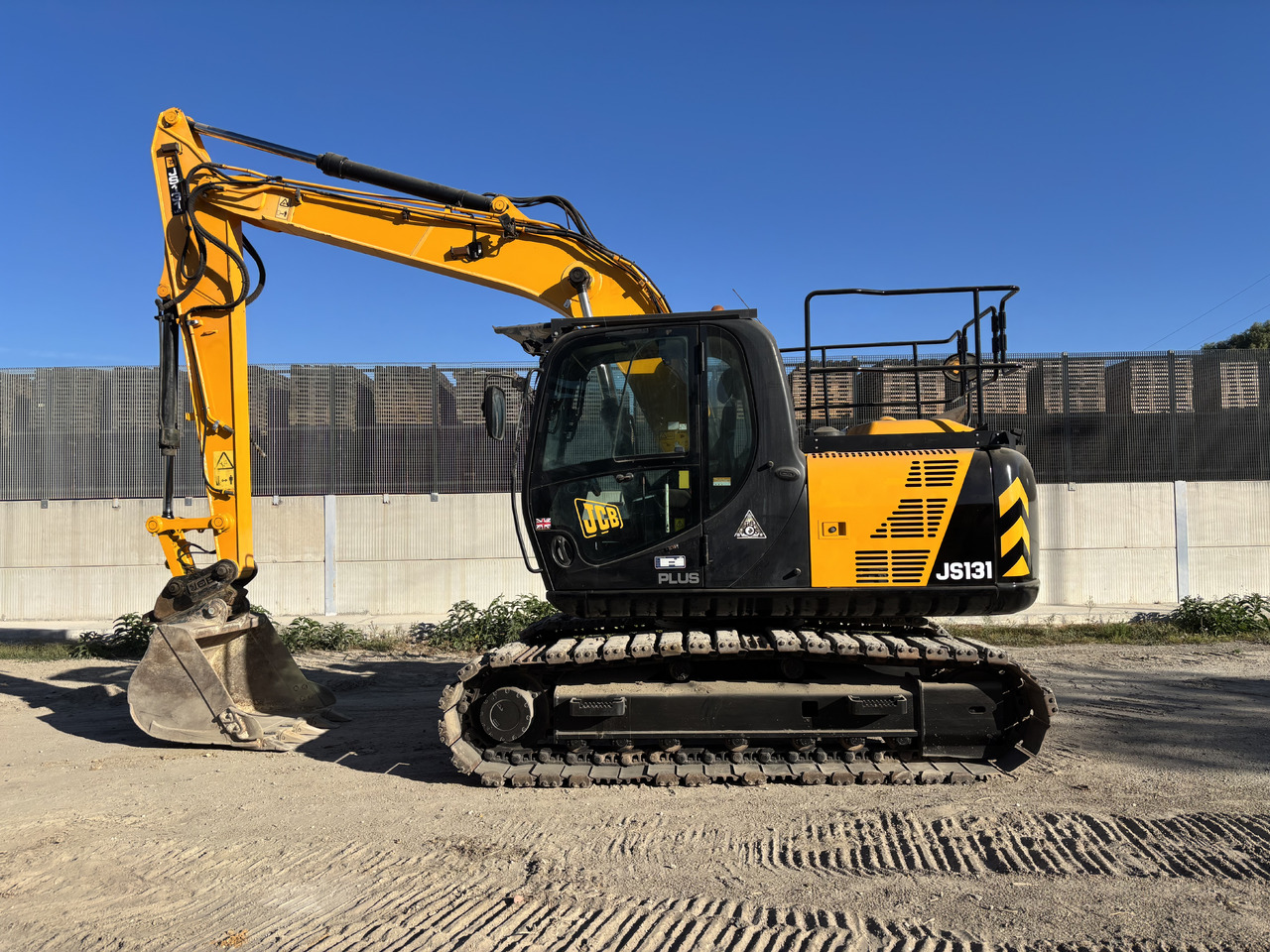 JCB JS131LC - Crawler excavator: picture 2 JCB JS131LC - Crawler excavator: picture 2