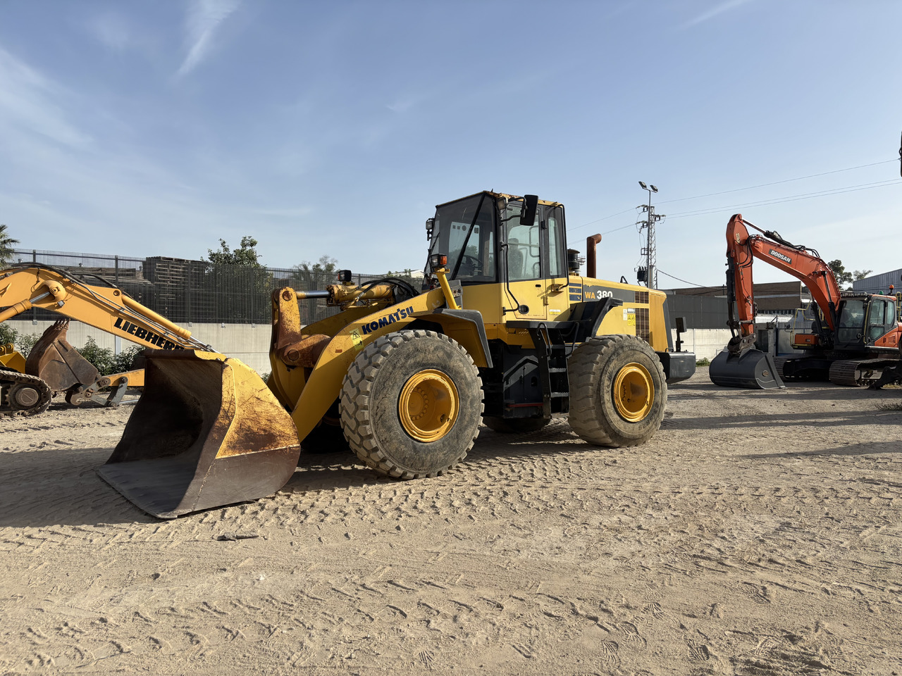 KOMATSU WA380-6 - Loader: picture 1 KOMATSU WA380-6 - Loader: picture 1