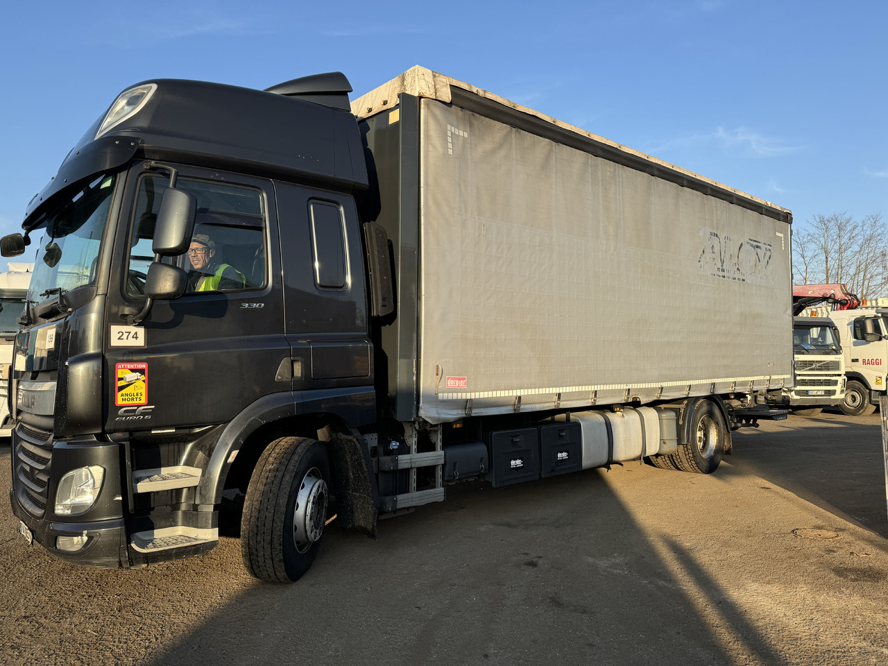 DAF Cf 330 - Curtain side truck: picture 1 DAF Cf 330 - Curtain side truck: picture 1
