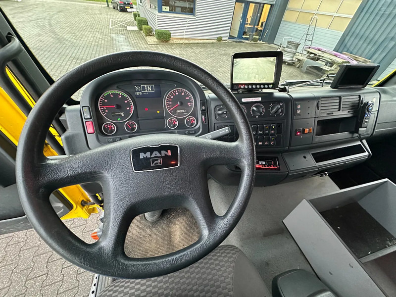 Box truck MAN TGL 12.240 Double Cabin *Only 80 Tkm* Ex Fire Truck: picture 17 Box truck MAN TGL 12.240 Double Cabin *Only 80 Tkm* Ex Fire Truck: picture 17