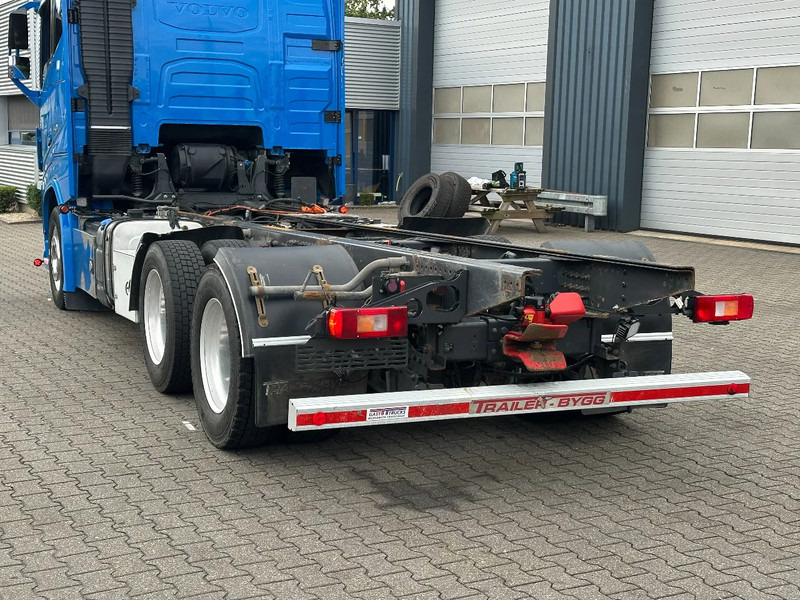 Volvo FH 16.750 6x4 Globe XL Chassis Retarder 3.90 Wb Full Air - Cab chassis truck: picture 5 Volvo FH 16.750 6x4 Globe XL Chassis Retarder 3.90 Wb Full Air - Cab chassis truck: picture 5