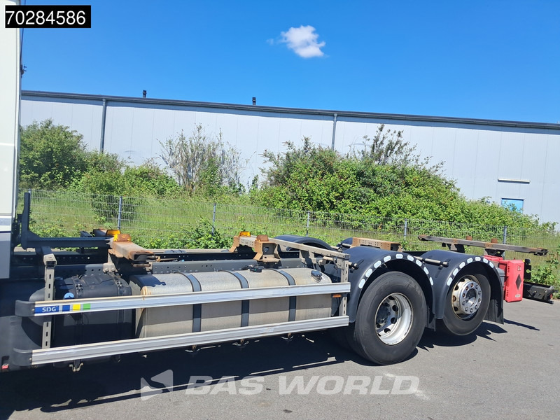 Container transporter/ Swap body truck DAF XF 450 6X2 BDF SSC Retarder 2x Tanks Liftachse Standklima LED ACC Euro 6: picture 11