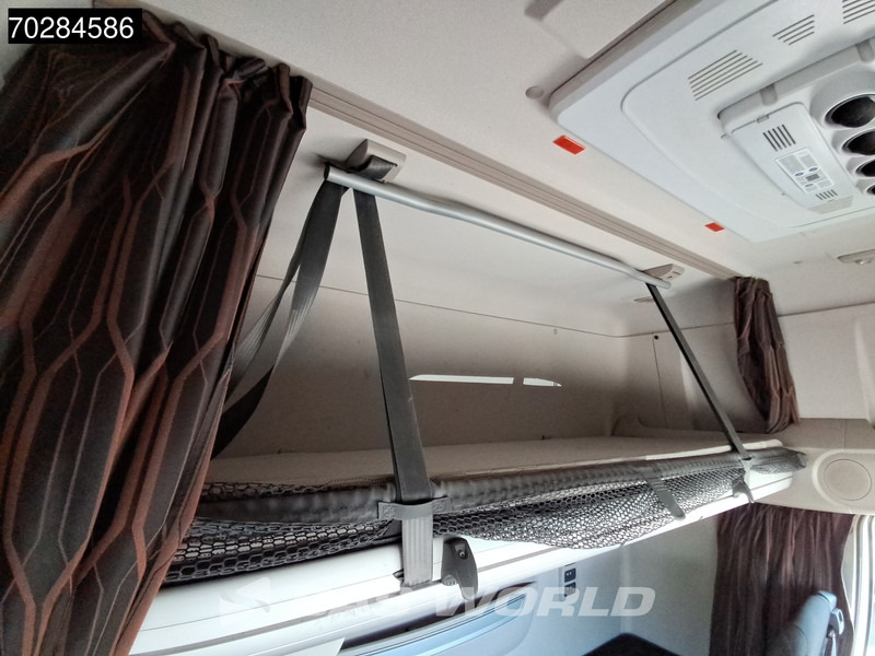 Container transporter/ Swap body truck DAF XF 450 6X2 BDF SSC Retarder 2x Tanks Liftachse Standklima LED ACC Euro 6: picture 16