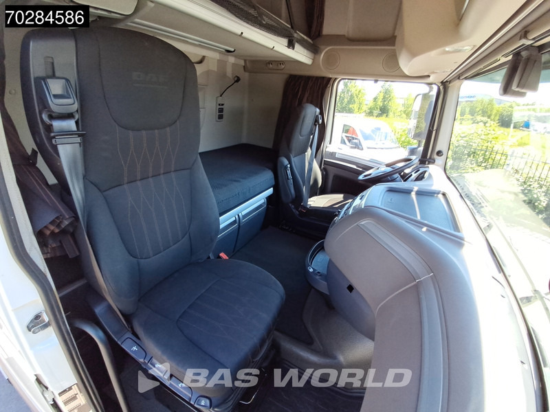 Container transporter/ Swap body truck DAF XF 450 6X2 BDF SSC Retarder 2x Tanks Liftachse Standklima LED ACC Euro 6: picture 14