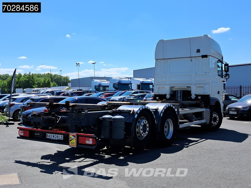 Container transporter/ Swap body truck DAF XF 450 6X2 BDF SSC Retarder 2x Tanks Liftachse Standklima LED ACC Euro 6: picture 6