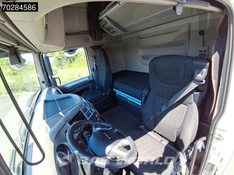 Container transporter/ Swap body truck DAF XF 450 6X2 BDF SSC Retarder 2x Tanks Liftachse Standklima LED ACC Euro 6: picture 13