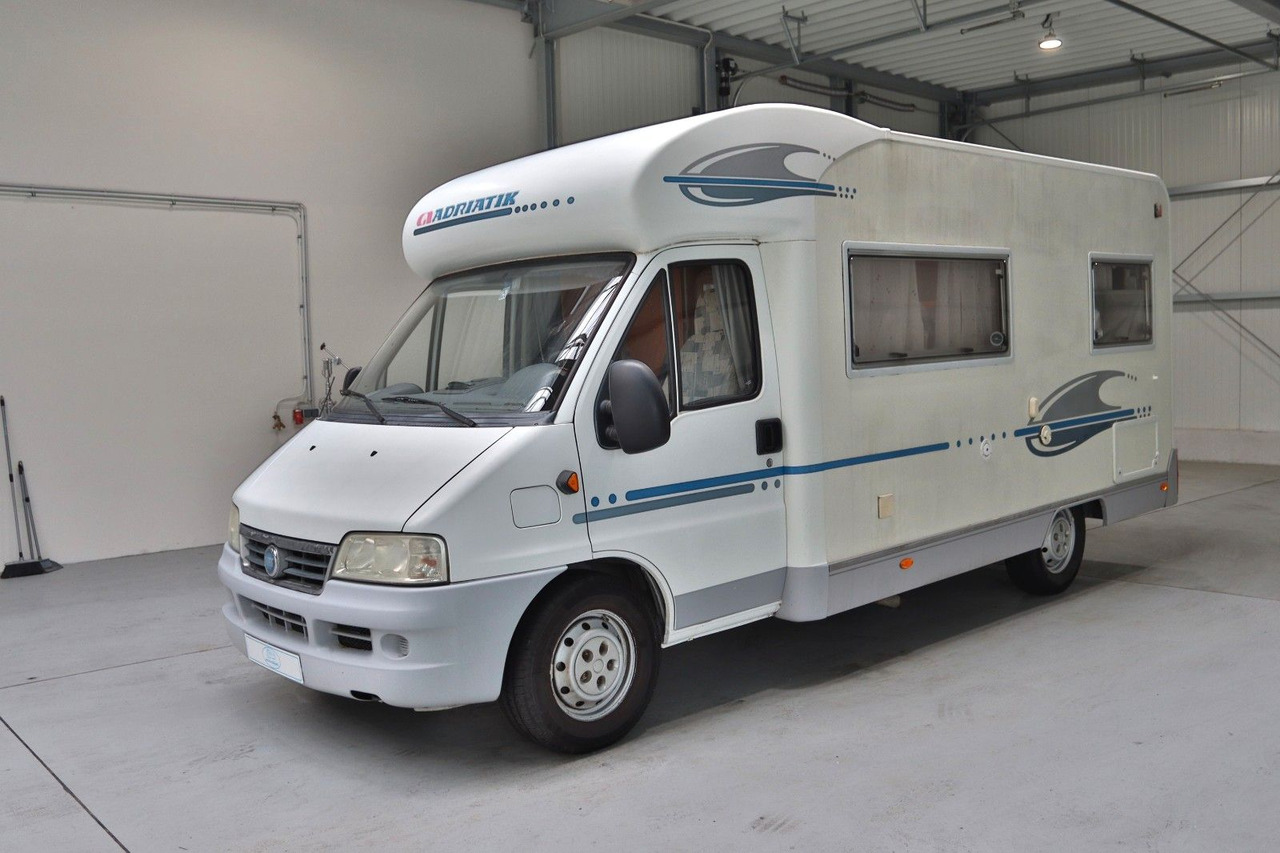 Adria Coral 590 DS / Festbett / Sehr gepflegt - Semi-integrated motorhome: picture 2 Adria Coral 590 DS / Festbett / Sehr gepflegt - Semi-integrated motorhome: picture 2