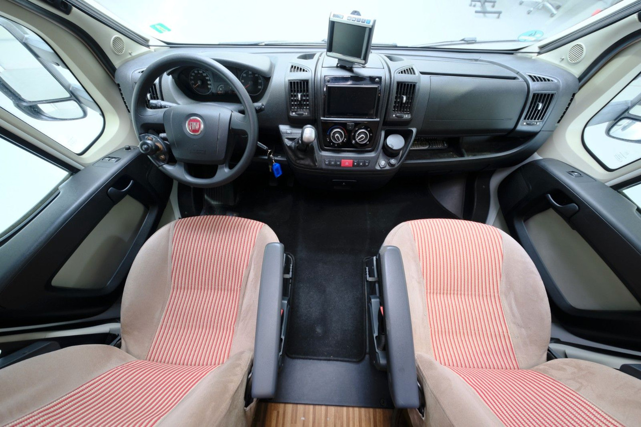 Adria Matrix Axess M 590 SG/Automatik/Hubbett/TOP - Semi-integrated motorhome: picture 5 Adria Matrix Axess M 590 SG/Automatik/Hubbett/TOP - Semi-integrated motorhome: picture 5