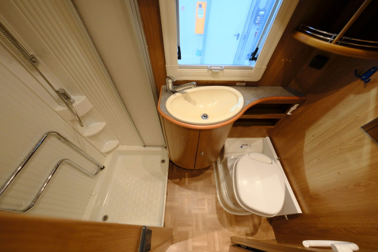 Alcove motorhome Dethleffs Globetrotter A 8000 XXL/Festbett/Garage/Solar: picture 20