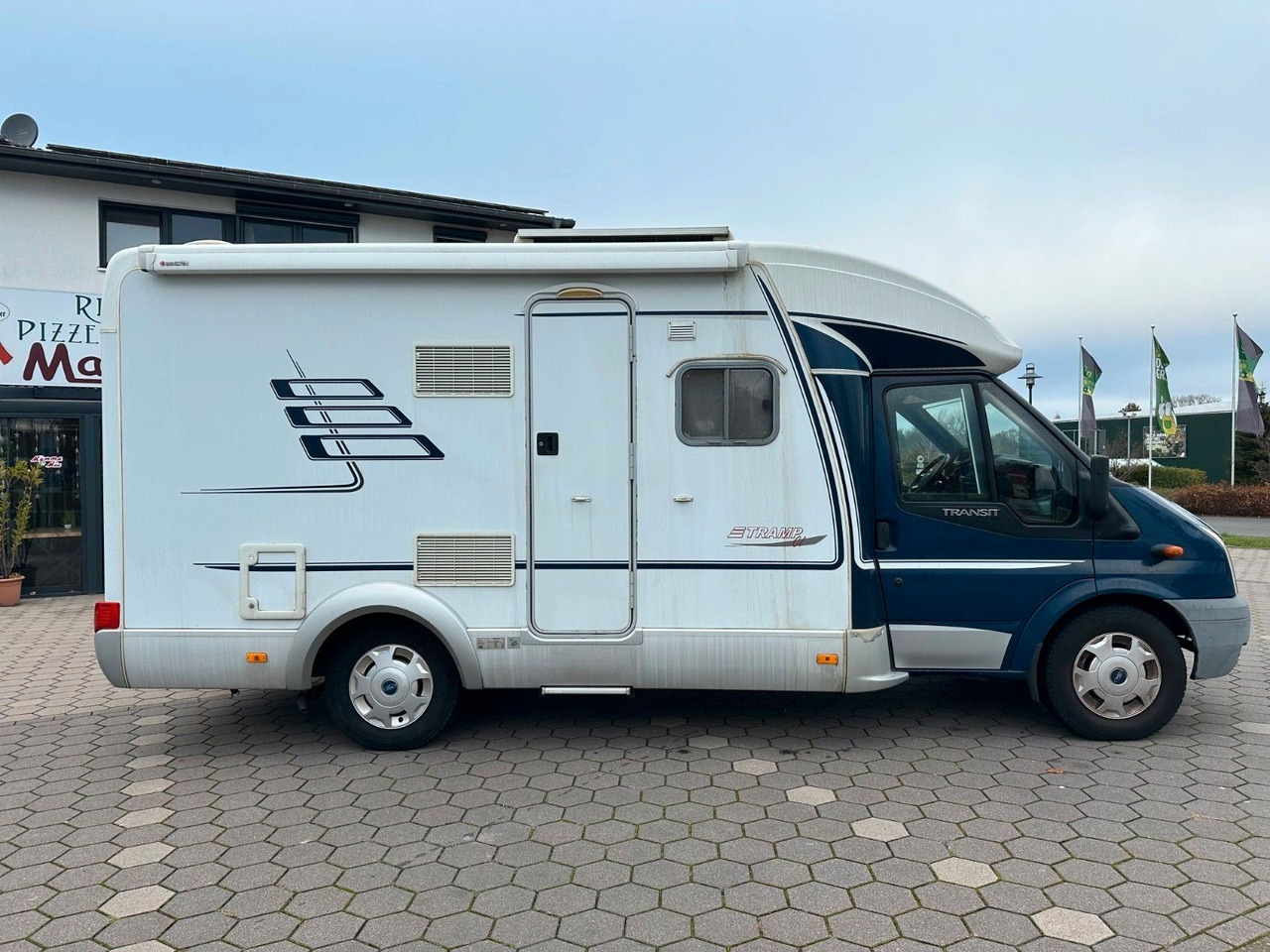 HYMER / ERIBA / HYMERCAR TRAMP T 572 CL/Festbett/Klima/Markise HYMER / ERIBA / HYMERCAR TRAMP T 572 CL/Festbett/Klima/Markise - Semi-integrated motorhome: picture 3 HYMER / ERIBA / HYMERCAR TRAMP T 572 CL/Festbett/Klima/Markise HYMER / ERIBA / HYMERCAR TRAMP T 572 CL/Festbett/Klima/Markise - Semi-integrated motorhome: picture 3