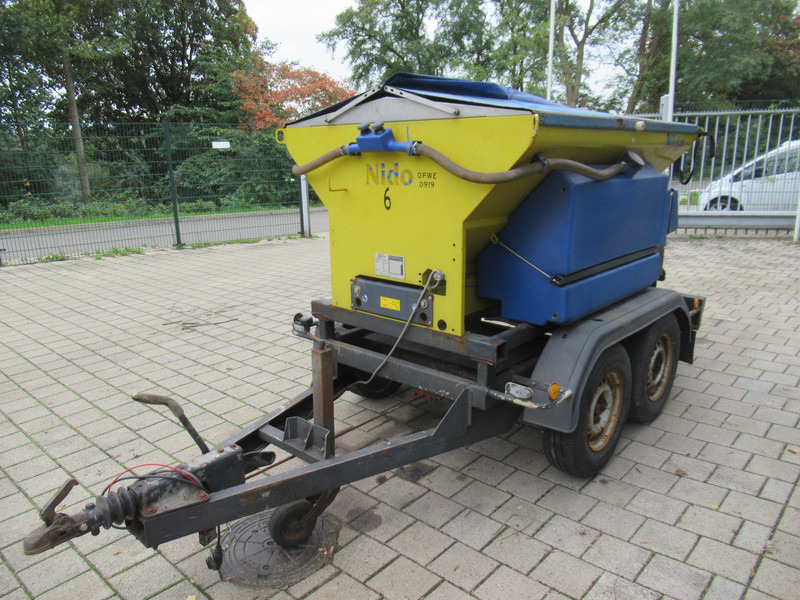 NIDO AWK 2500-1 Stratos B11L-18 ACLN280 1,1M3 + 500L Zoutstrooier Salzstreuer - Sand/ Salt spreader: picture 5 NIDO AWK 2500-1 Stratos B11L-18 ACLN280 1,1M3 + 500L Zoutstrooier Salzstreuer - Sand/ Salt spreader: picture 5