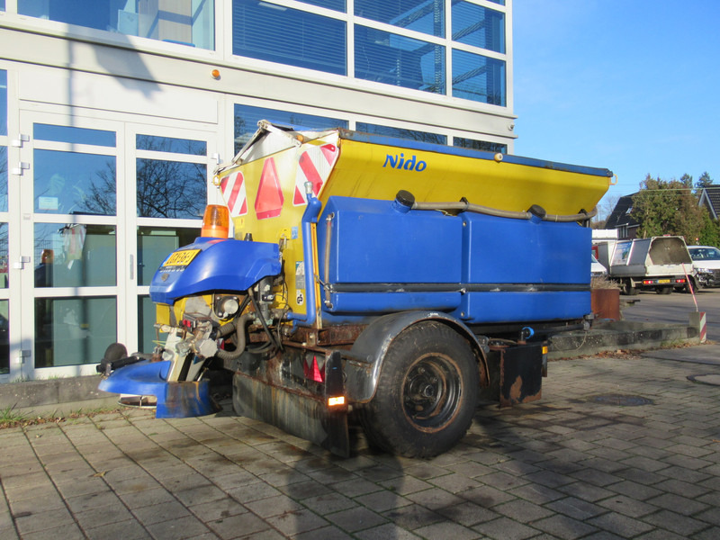 NIDO Stratos B17KR-21 AWCLN-350 1,7m3 + 850 L. Salzstreuer Saltspreader Zoutstrooier - Sand/ Salt spreader: picture 2 NIDO Stratos B17KR-21 AWCLN-350 1,7m3 + 850 L. Salzstreuer Saltspreader Zoutstrooier - Sand/ Salt spreader: picture 2