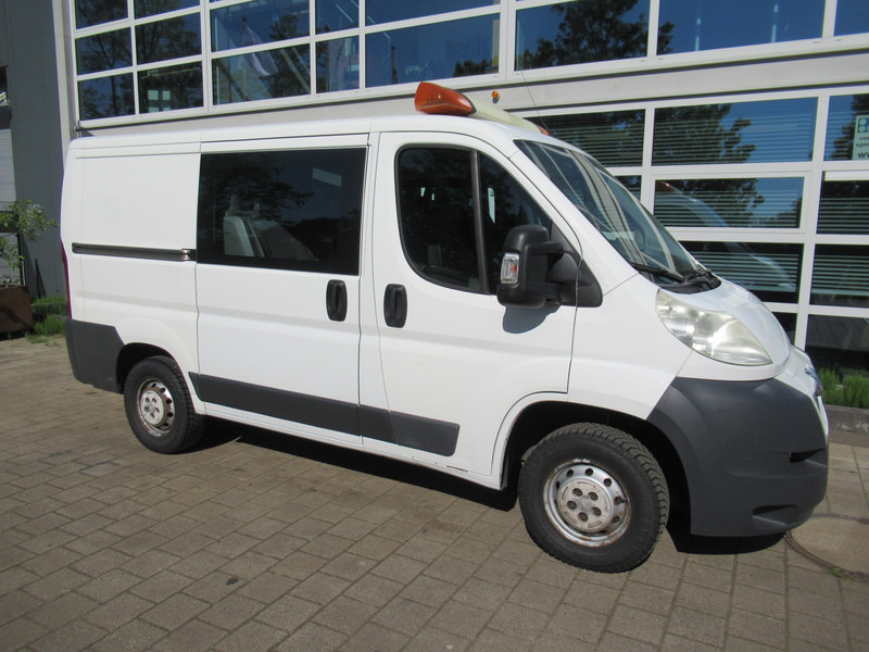 Peugeot Boxer 330 2.2 HDI 96KW L1H1 DOKA Dubbelcabine AIRCO P+ - Small van, Crew cab van: picture 4 Peugeot Boxer 330 2.2 HDI 96KW L1H1 DOKA Dubbelcabine AIRCO P+ - Small van, Crew cab van: picture 4