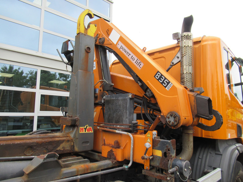 Scania P 320 B 6x2*4 + HMF 835 + HYVA Haakarm - Hook lift truck, Crane truck: picture 5 Scania P 320 B 6x2*4 + HMF 835 + HYVA Haakarm - Hook lift truck, Crane truck: picture 5