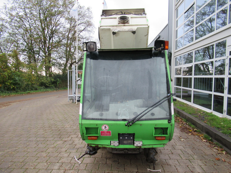 TENNANT HMF 214 Veegmachine, DEFECT / FOR PARTS - Road sweeper: picture 3 TENNANT HMF 214 Veegmachine, DEFECT / FOR PARTS - Road sweeper: picture 3