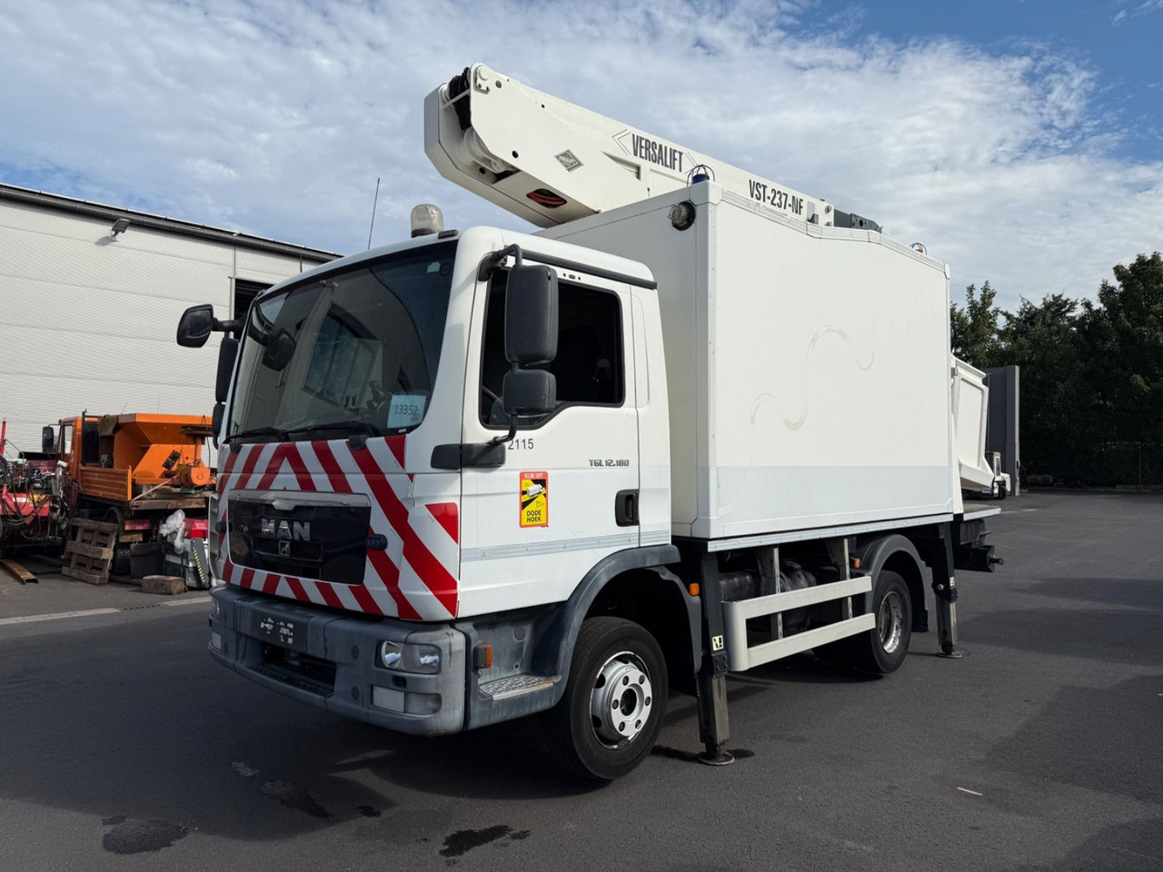 MAN TGL 12.180 Versalift/15m/orig.km/Top - Truck mounted aerial platform: picture 1 MAN TGL 12.180 Versalift/15m/orig.km/Top - Truck mounted aerial platform: picture 1