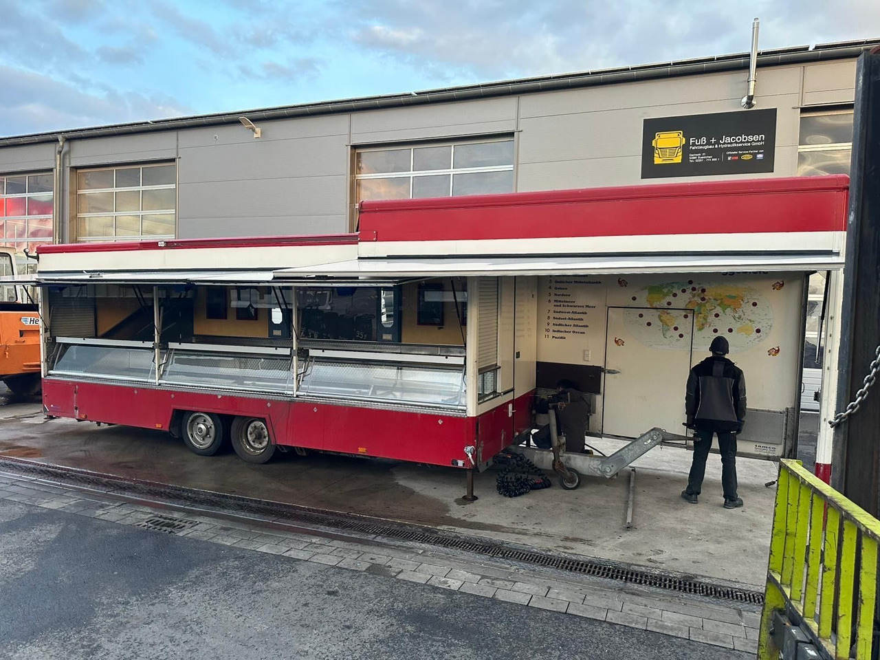 Tamco Merkur 6600D Fisch- Verkaufswagen Tamco Merkur 6600D Fisch- Verkaufswagen - Food trailer: picture 2 Tamco Merkur 6600D Fisch- Verkaufswagen Tamco Merkur 6600D Fisch- Verkaufswagen - Food trailer: picture 2