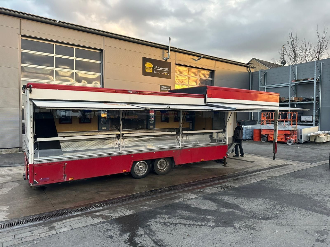 Tamco Merkur 6600D Fisch- Verkaufswagen Tamco Merkur 6600D Fisch- Verkaufswagen - Food trailer: picture 1 Tamco Merkur 6600D Fisch- Verkaufswagen Tamco Merkur 6600D Fisch- Verkaufswagen - Food trailer: picture 1