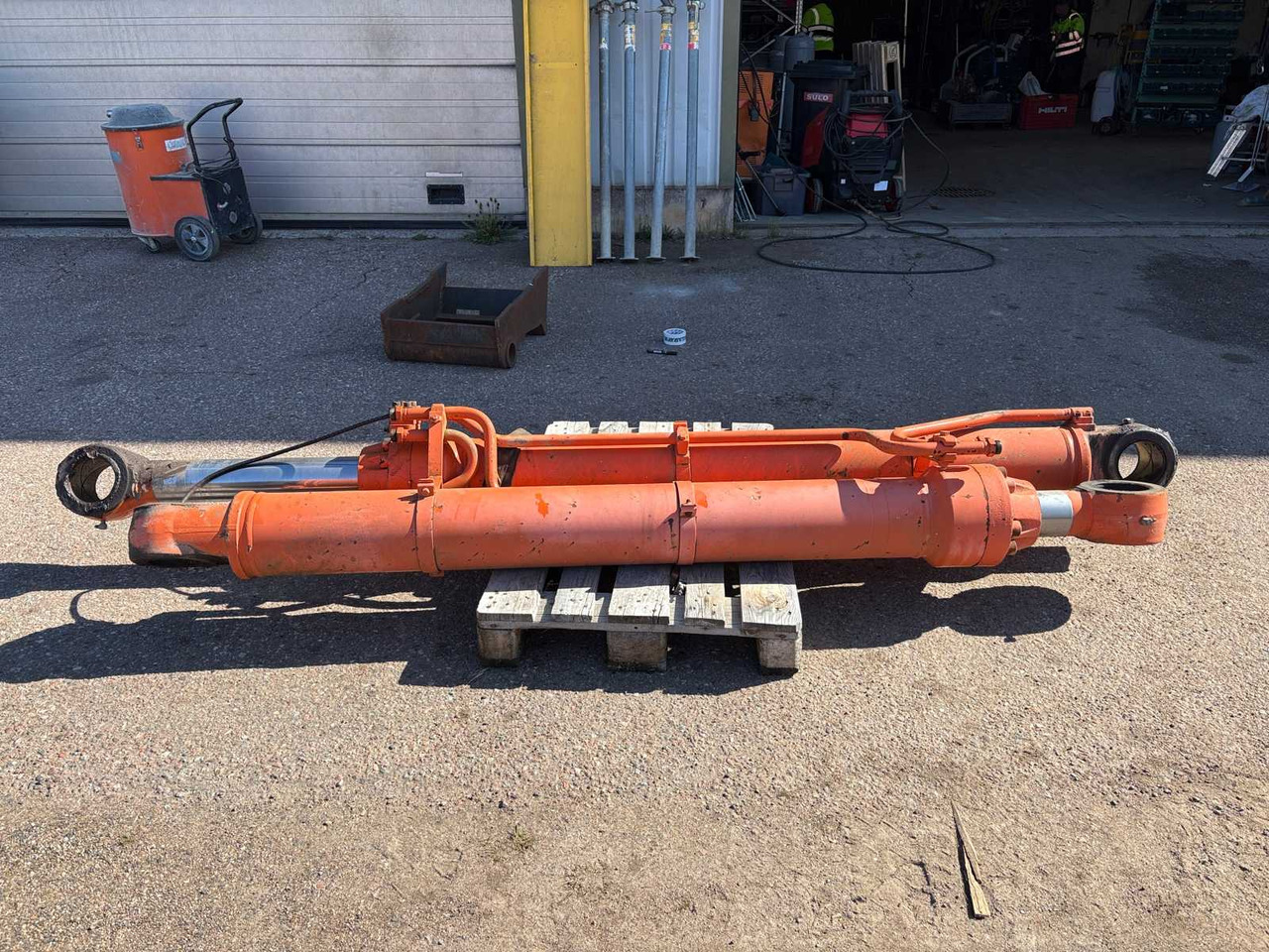 Hitachi ZX650 LHC Boom Cylinders 2 pcs - Hydraulic cylinder for Excavator: picture 2 Hitachi ZX650 LHC Boom Cylinders 2 pcs - Hydraulic cylinder for Excavator: picture 2