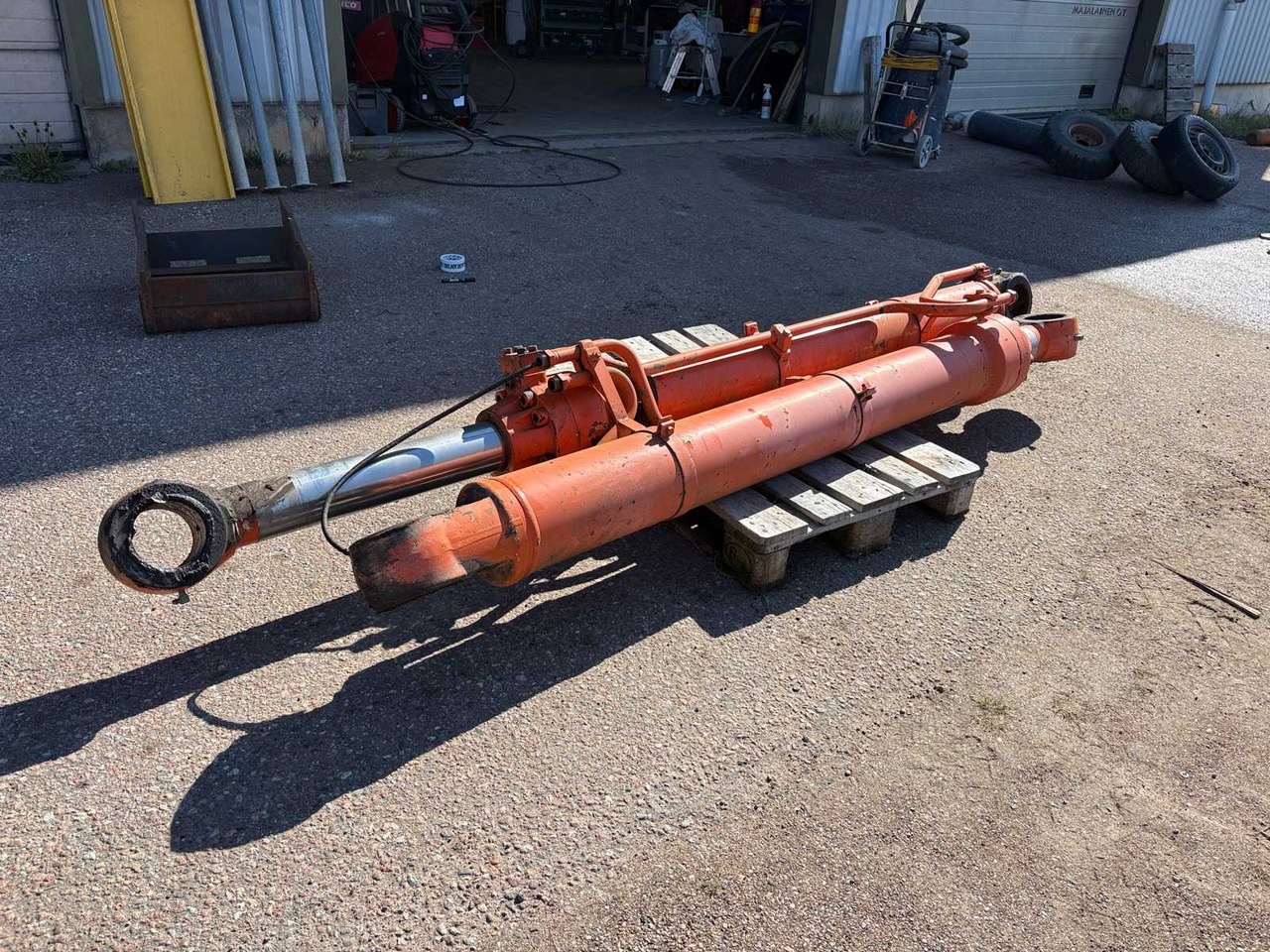 Hitachi ZX650 LHC Boom Cylinders 2 pcs - Hydraulic cylinder for Excavator: picture 1 Hitachi ZX650 LHC Boom Cylinders 2 pcs - Hydraulic cylinder for Excavator: picture 1