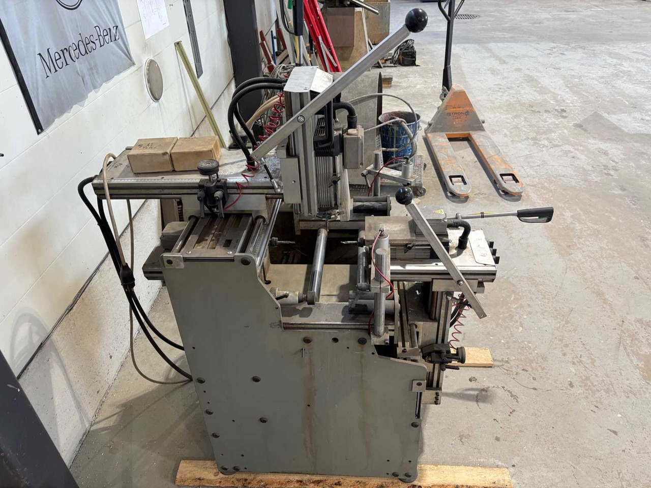 Three-spindle copy milling cutter P macchine s.r.l 03P - Milling machine: picture 5 Three-spindle copy milling cutter P macchine s.r.l 03P - Milling machine: picture 5