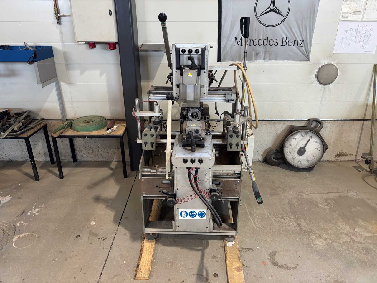 Three-spindle copy milling cutter P macchine s.r.l 03P - Milling machine: picture 1 Three-spindle copy milling cutter P macchine s.r.l 03P - Milling machine: picture 1