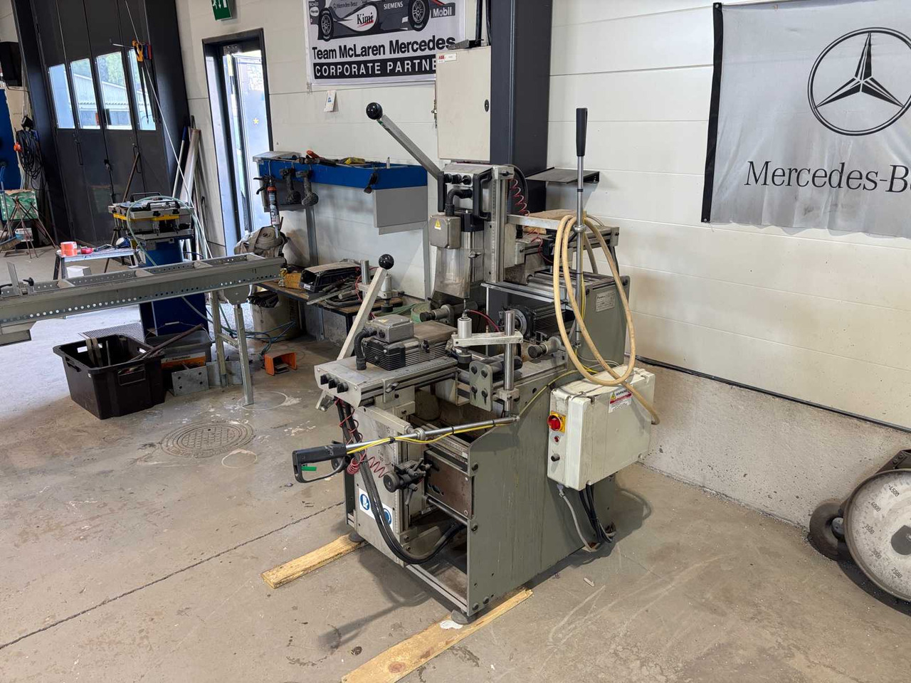 Three-spindle copy milling cutter P macchine s.r.l 03P - Milling machine: picture 3 Three-spindle copy milling cutter P macchine s.r.l 03P - Milling machine: picture 3