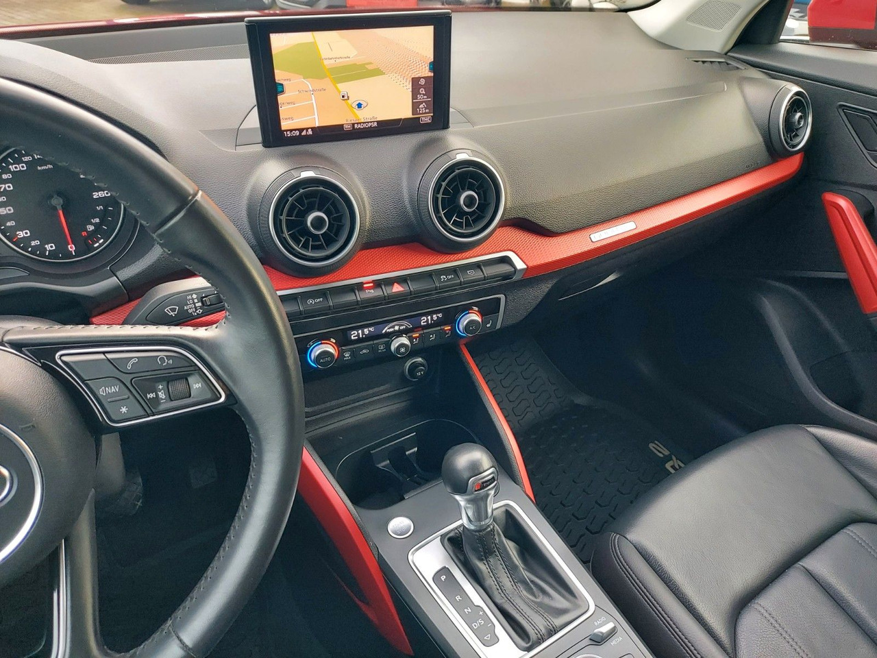 SUV Audi Q2 40 TFSI quattro sport LED Leder Kamera AHK: picture 12 SUV Audi Q2 40 TFSI quattro sport LED Leder Kamera AHK: picture 12