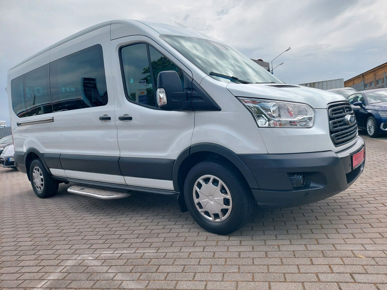 Ford Transit Kombi 350 L3 hoch Trend Rollstuhl Lift - People carrier: picture 4 Ford Transit Kombi 350 L3 hoch Trend Rollstuhl Lift - People carrier: picture 4