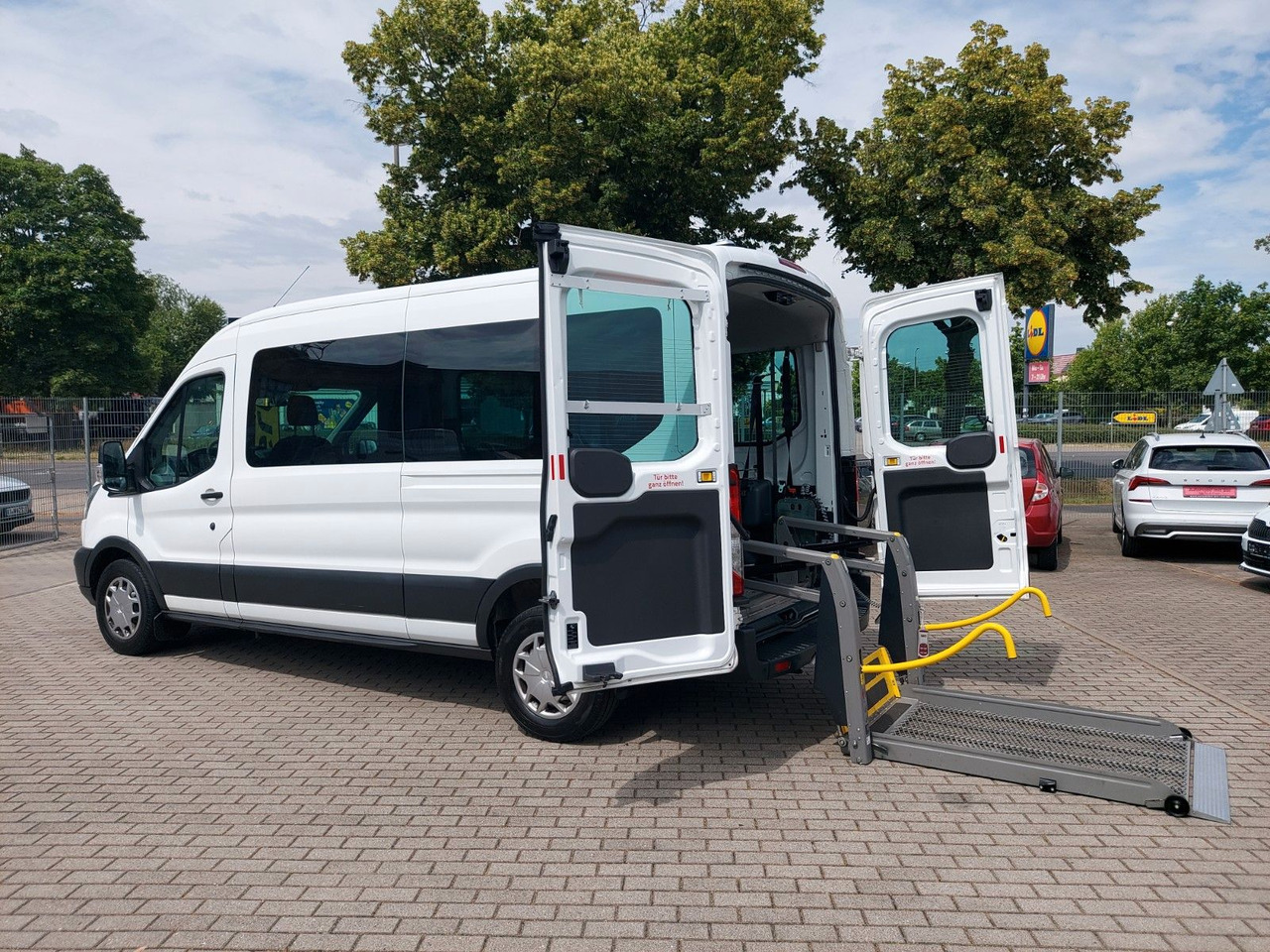Ford Transit Kombi 350 L3 hoch Trend Rollstuhl Lift - People carrier: picture 1 Ford Transit Kombi 350 L3 hoch Trend Rollstuhl Lift - People carrier: picture 1