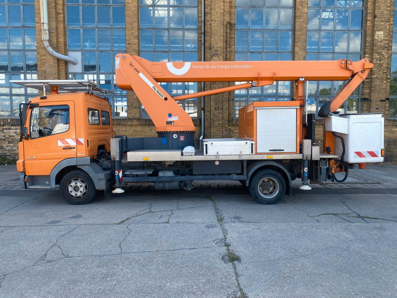 Mercedes-Benz ATEGO WUMAG ELEVANT WT230 23m TÜV - Truck mounted aerial platform: picture 5 Mercedes-Benz ATEGO WUMAG ELEVANT WT230 23m TÜV - Truck mounted aerial platform: picture 5