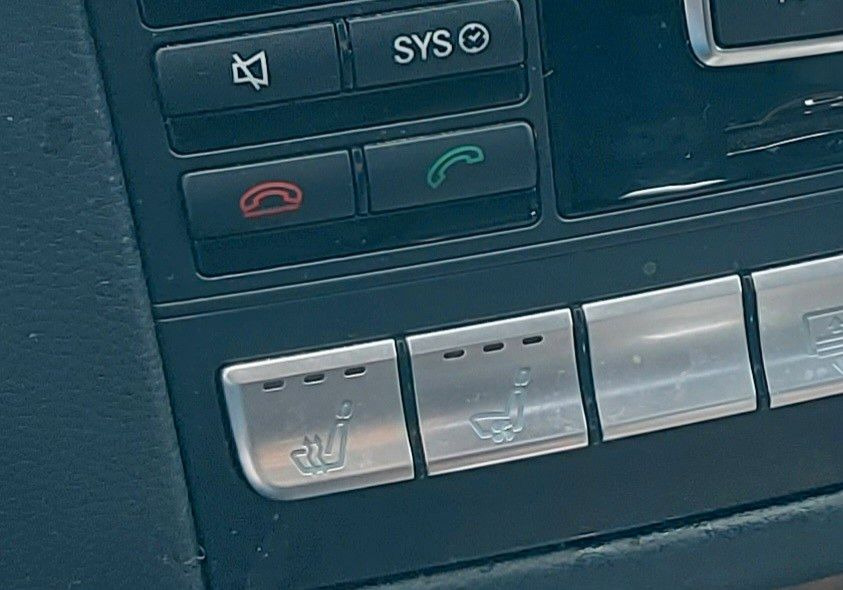 Mercedes-Benz CLS 350 CDI BE Xenon Leder Navi Sitzbelüftung - Saloon car: picture 4 Mercedes-Benz CLS 350 CDI BE Xenon Leder Navi Sitzbelüftung - Saloon car: picture 4