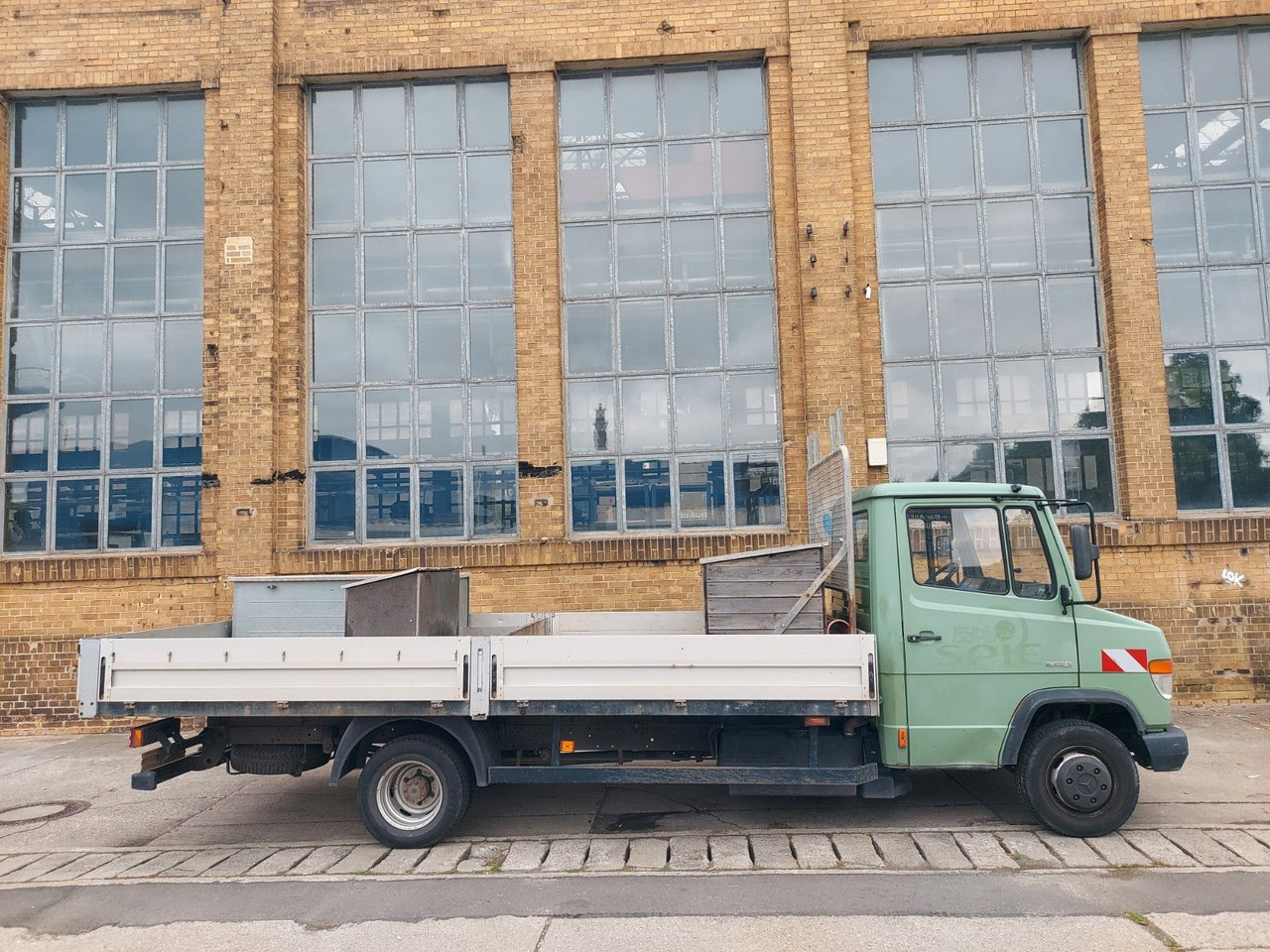 Open body delivery van Mercedes-Benz Vario 613D Pritsche lang extralang: picture 8 Open body delivery van Mercedes-Benz Vario 613D Pritsche lang extralang: picture 8