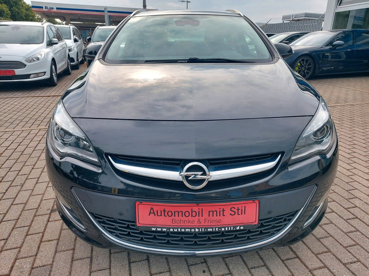Opel Astra J Sports Tourer Exklusiv Navi Xenon AHK - Car: picture 3 Opel Astra J Sports Tourer Exklusiv Navi Xenon AHK - Car: picture 3