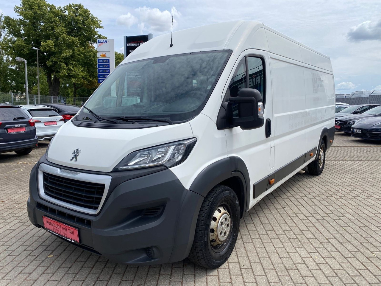 Peugeot Boxer Kasten Hochraum 435 L4H2 Komfort Plus Blue - People carrier: picture 1 Peugeot Boxer Kasten Hochraum 435 L4H2 Komfort Plus Blue - People carrier: picture 1