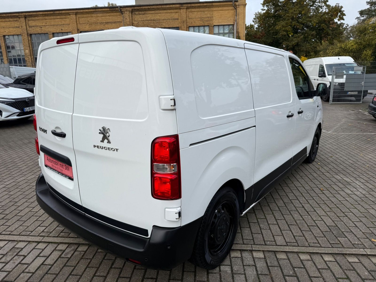 Peugeot Expert Kasten Premium L2 SHZ KLIMA STANDHEIZUNG - People carrier: picture 5 Peugeot Expert Kasten Premium L2 SHZ KLIMA STANDHEIZUNG - People carrier: picture 5