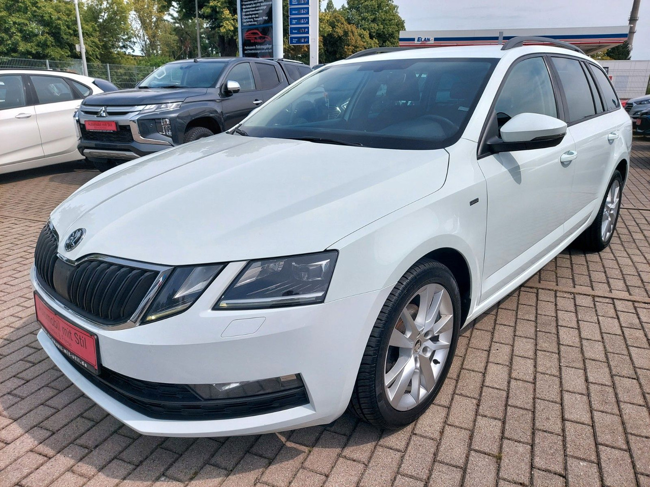 Skoda Octavia Combi Drive LED ACC Radar DAB 8xRad AHK - Estate car: picture 5 Skoda Octavia Combi Drive LED ACC Radar DAB 8xRad AHK - Estate car: picture 5