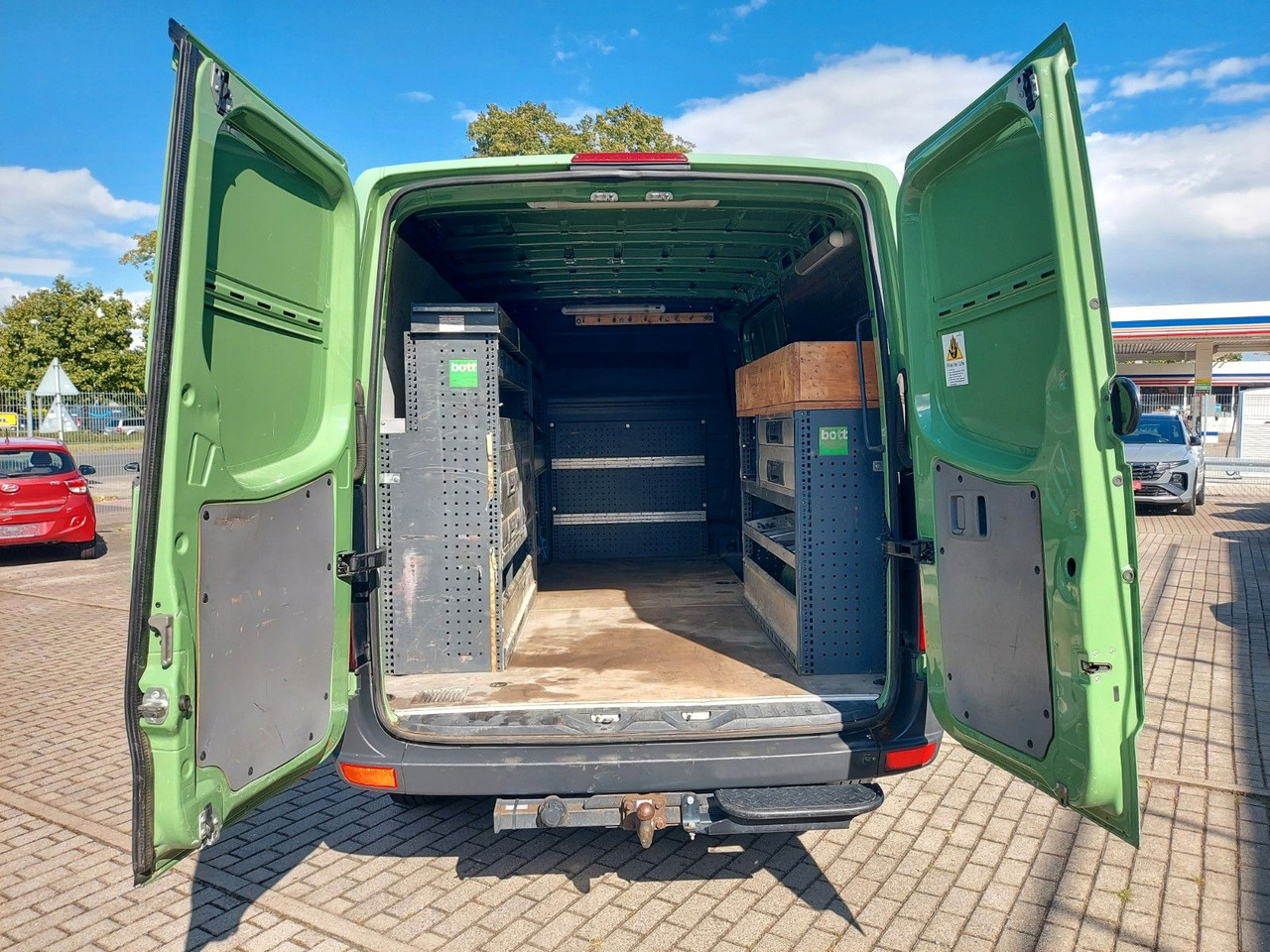 Volkswagen Crafter Kasten 35 mittel L2H1 Klima Standheiz. - People carrier: picture 3 Volkswagen Crafter Kasten 35 mittel L2H1 Klima Standheiz. - People carrier: picture 3