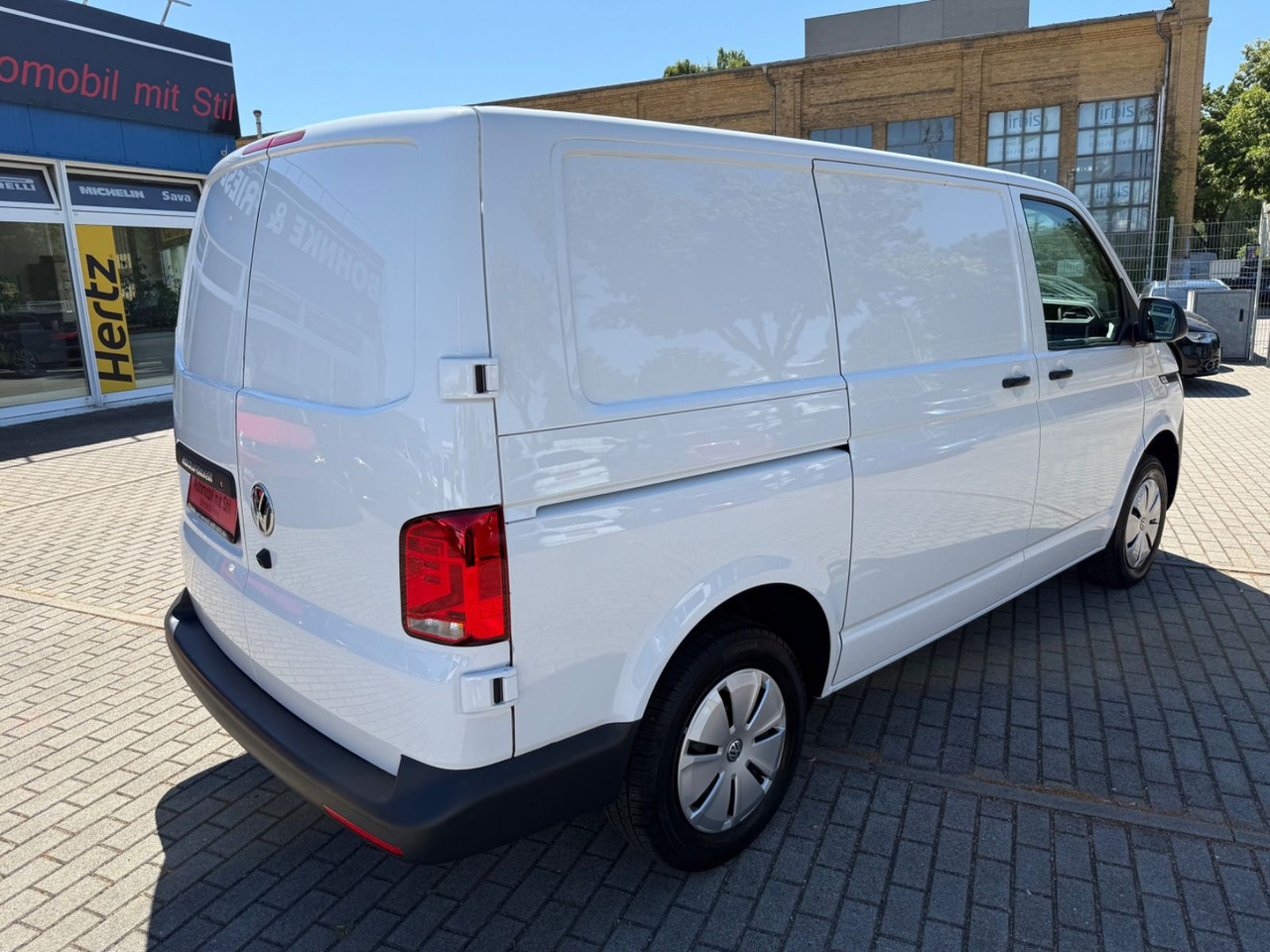Volkswagen T6 Transporter KAMERA REGAL EINBAUTEN KLIMA - People carrier: picture 4 Volkswagen T6 Transporter KAMERA REGAL EINBAUTEN KLIMA - People carrier: picture 4