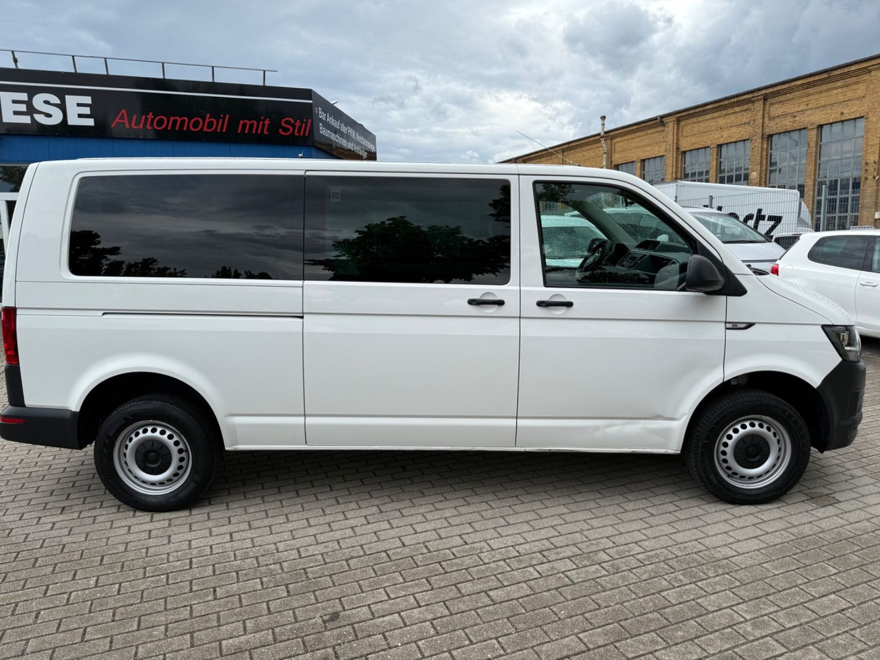 Volkswagen T6 Transporter Kasten Kombi lang 4Motion 5 Sitze - People carrier: picture 3 Volkswagen T6 Transporter Kasten Kombi lang 4Motion 5 Sitze - People carrier: picture 3