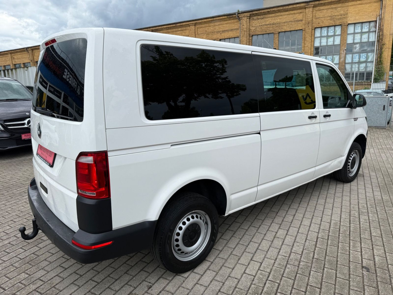 Volkswagen T6 Transporter Kasten Kombi lang 4Motion 5 Sitze - People carrier: picture 4 Volkswagen T6 Transporter Kasten Kombi lang 4Motion 5 Sitze - People carrier: picture 4
