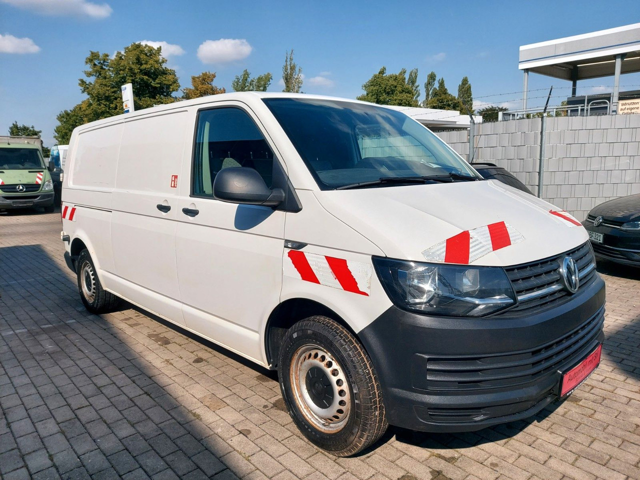 Volkswagen T6 Transporter Kasten Kombi lang Motorschaden - People carrier: picture 2 Volkswagen T6 Transporter Kasten Kombi lang Motorschaden - People carrier: picture 2