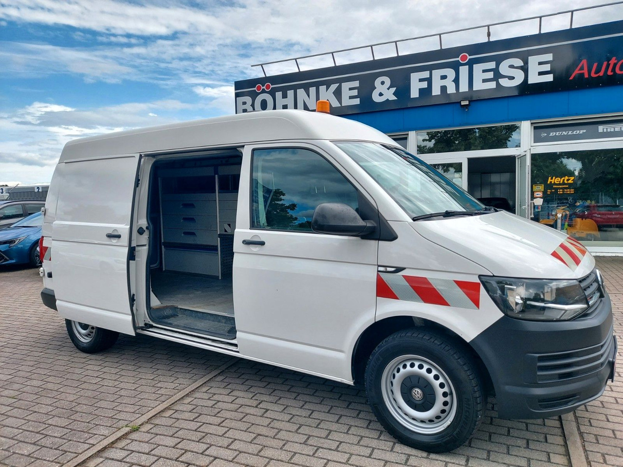 Volkswagen T6 Transporter Kombi Kasten 4x4 hoch lang Klima - People carrier: picture 1 Volkswagen T6 Transporter Kombi Kasten 4x4 hoch lang Klima - People carrier: picture 1