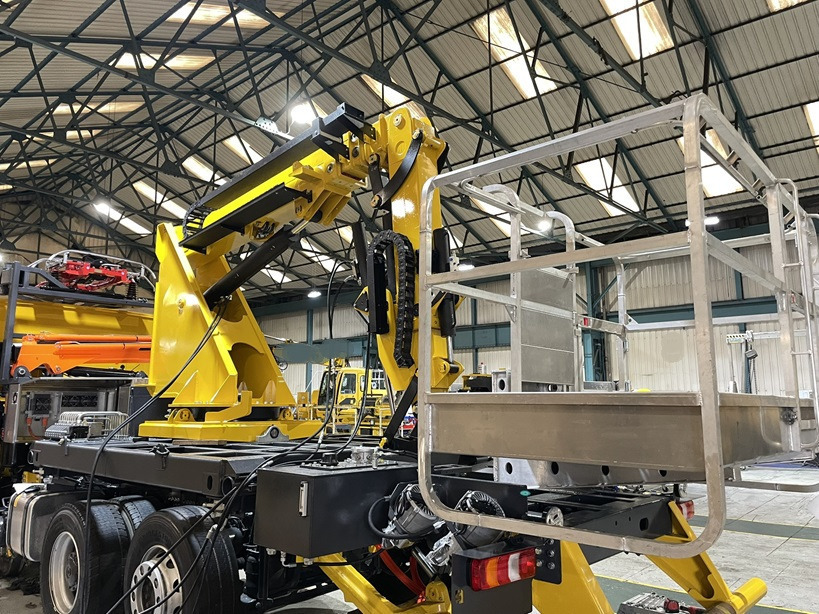Inbiuro Mercedes Econic - Truck mounted aerial platform: picture 2 Inbiuro Mercedes Econic - Truck mounted aerial platform: picture 2