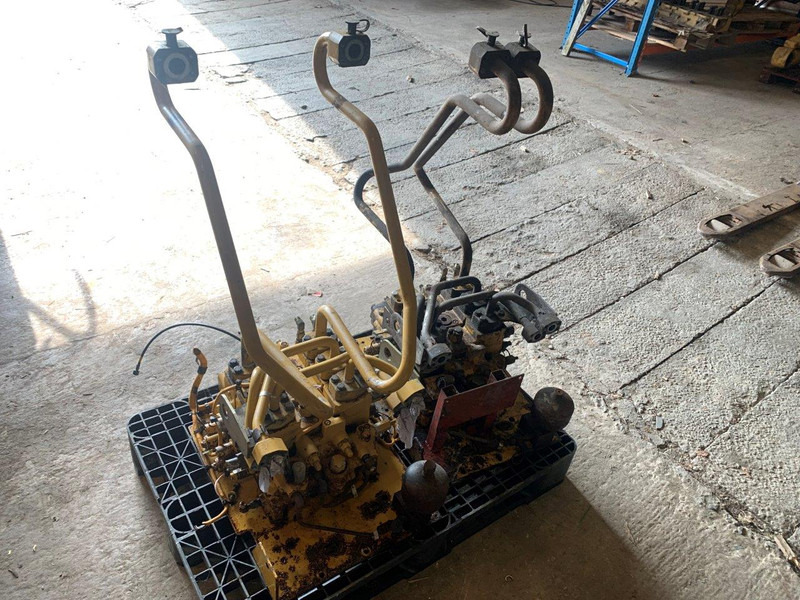 Caterpillar VALVE GP-MAIN CONTROL 2613682 - Hydraulics: picture 2 Caterpillar VALVE GP-MAIN CONTROL 2613682 - Hydraulics: picture 2